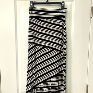Max Studio maxi skirt size medium